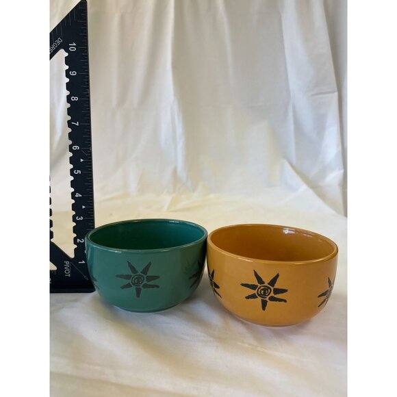 Set Of 2 Ceramic Bowls With Sunburst Design Green & Mustard Yellow Handmade 3" D - Picture 2 of 2